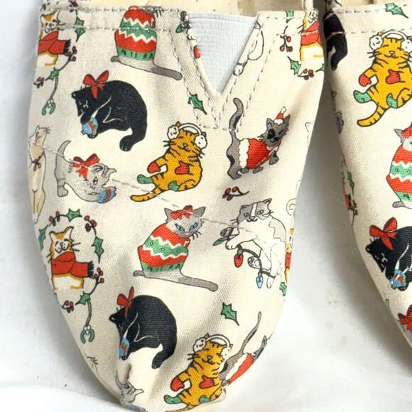 TOMS Women’s Belmont Holiday Cats Print Light Grey Flats Shoes Size 8.5 - Picture 2 of 11